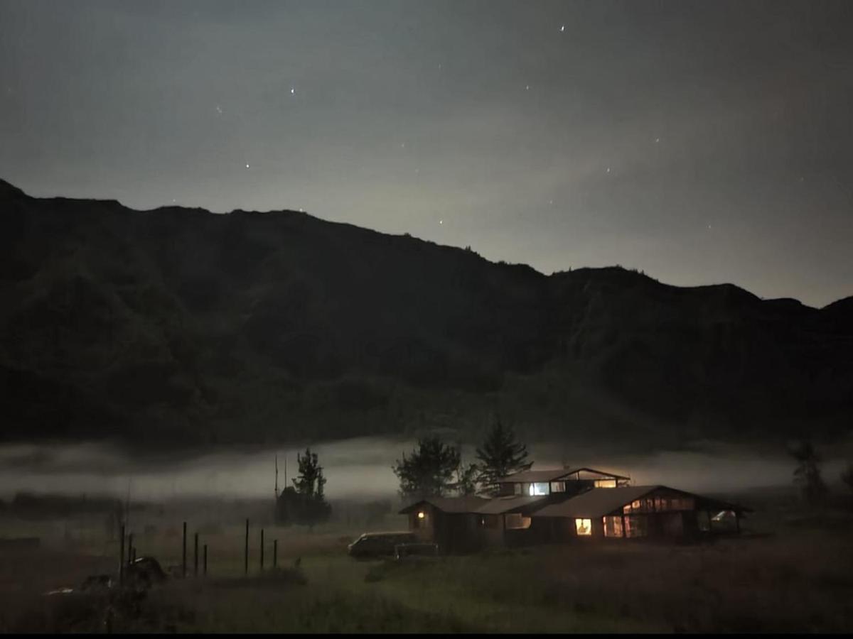 El Castillo Del Lobo Pululahua Bed & Breakfast กีโต ภายนอก รูปภาพ